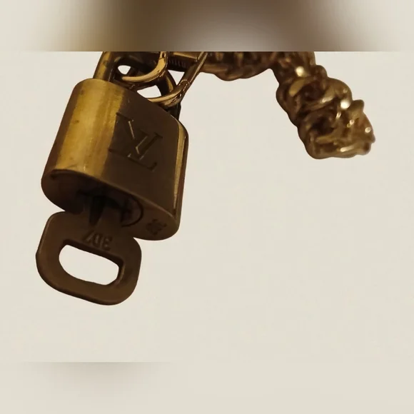 Louis Vuitton Gold Padlock #307 with Key & Unbranded Gold Tone Chain Included - Picture 13 of 15
